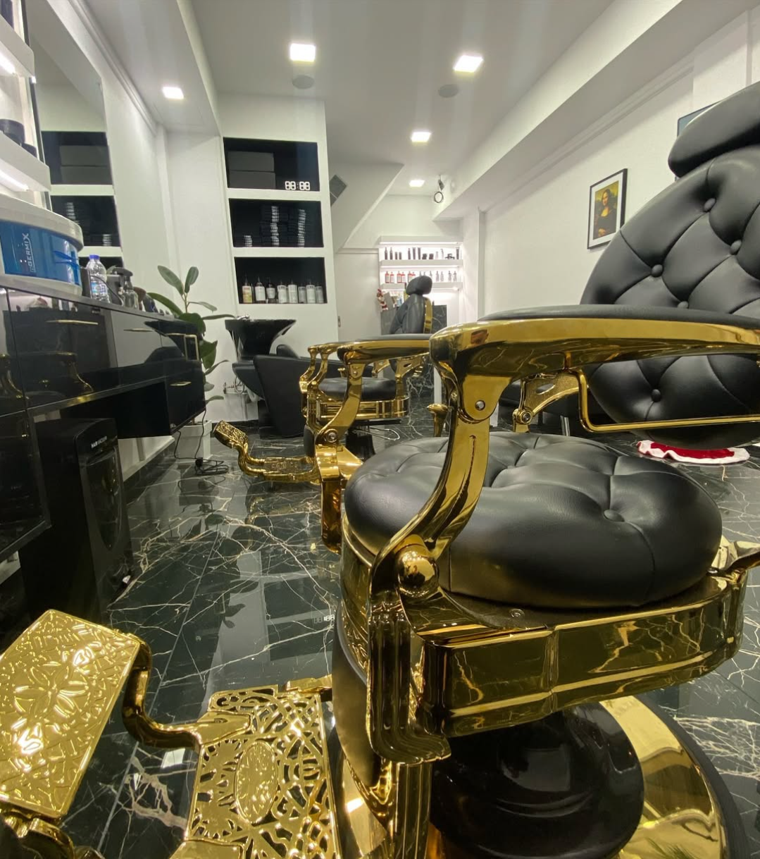 Monalisa Barbershop Interior